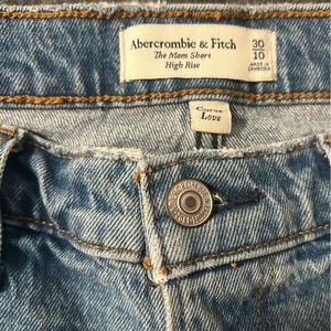 Abercrombie & Fitch “mom short” high rise-curve love